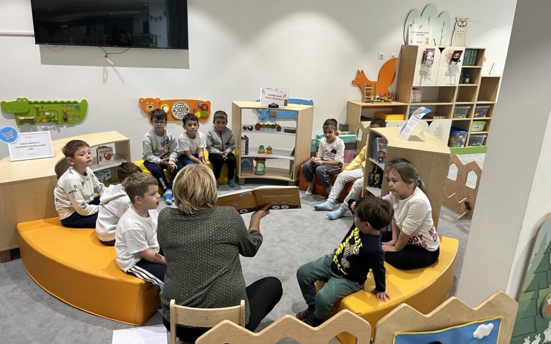 Posjet prvašića Gradskoj knjižnici i čitaonici Vinkovci