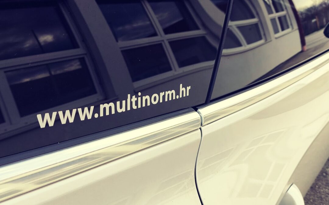 Donacija računala školi