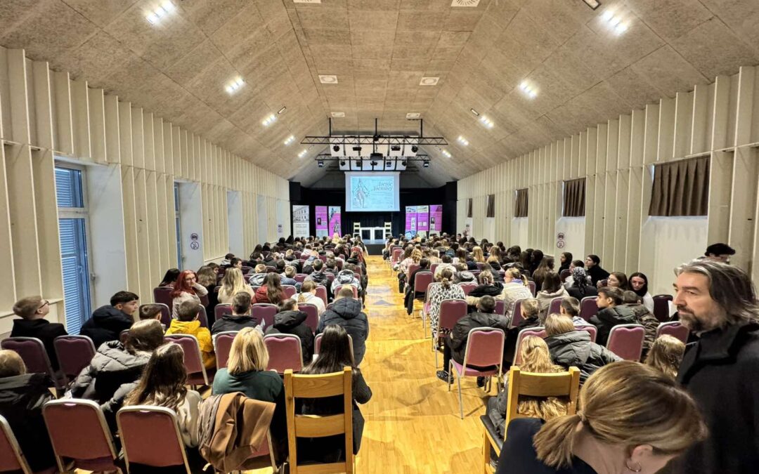 Odlazak učenika na predstavu u Srpski dom Vukovar (Model A)